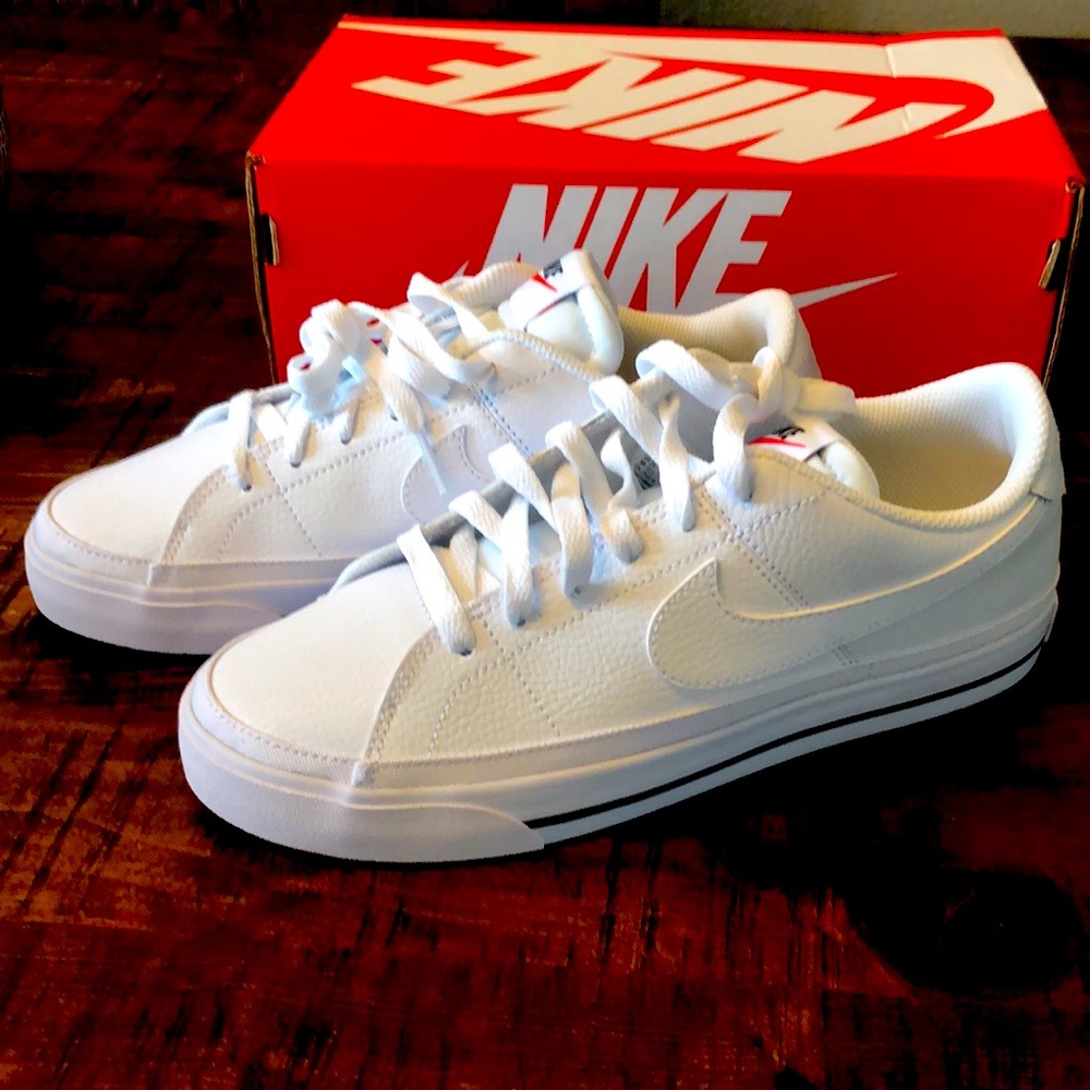 Women’s Nike Court Legacy sneakers. - Picture 2 of 4